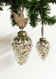 Set glazen vintage kerstballen - druiventros met engeltjes. Retro zilveren kerstversiering