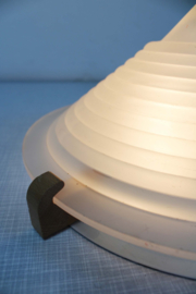 Vintage plafondlamp- Piramide Teepee 9317  Ikea. Witte retro  Memphis stijl lamp in