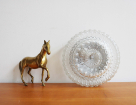 Vintage plafonnière van gebobbeld glas. Retro plafond / wand lamp
