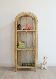 Klein vintage rotan kastje. Rieten Boho kast voor op de kinderkamer
