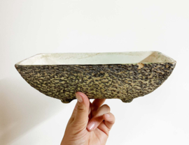 Vintage cactuspot met berkenbast decor. Keramieken retro pot / plantenbak