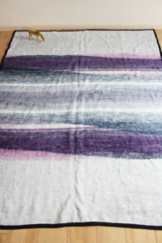 Tweepersoons vintage deken van Didas. Retro vegan sprei van dralon, blauw / paars
