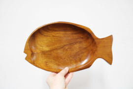 Houten vintage schaal in vis vorm. Retro bordje