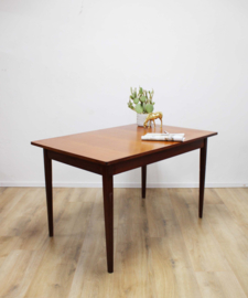 Vintage eettafel met uitschuifbaar blad. Houten Mid Century retro tafel.