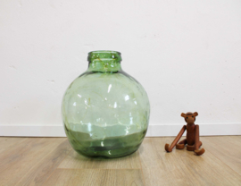 Grote groene vintage vaas. Glazen retro flesvaas