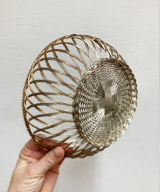 Zilverkleurige gevlochten mandje, antiek? Vintage broodmandje zilver filigraan?