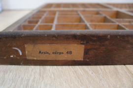 Originele antieke houten letterbak. Vintage mini-museum/ typeset drawer