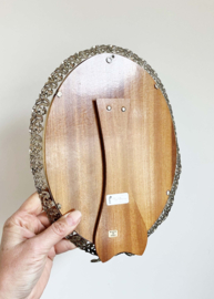 Zilverkleurige ovale fotolijst in barok lijst met bol glas, bronzo argentato