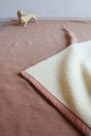 Bruin / gele retro deken van dralon.  Vegan sprei/ vintage plaid