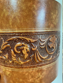 Oude tabakspot bekleed met leer. Vintage pot