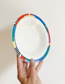 Set vintage borden, Kun - Lun - China . 4 diepe retro borden in Memphis stijl.