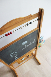 Vintage schoolbord met telraam. Houten retro krijt / tekenbord