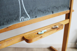 Vintage schoolbord met telraam. Houten retro krijt / tekenbord