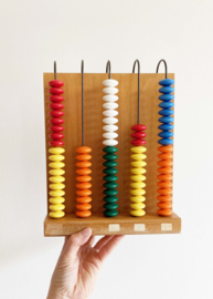 Grote houten abacus met 100 kralen. Retro telraam / rekenmachine