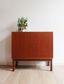 Houten mid century vintage kast. Retro design dressoirtje - teak