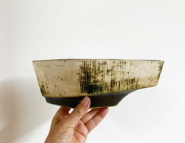 Asymmetrische vintage plantenbak. Keramieken retro pot / cactusbak