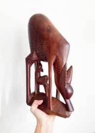 Groot vintage beeld - antilope met kalf. Retro hert / ree / gazelle