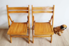 Houten vintage klapstoelen. Retro festival / tuin stoel