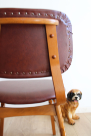 Houten vintage stoel met skai leer. Mid Century design eetkamerstoel