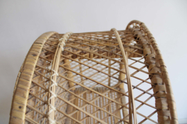 Klein vintage rotan kastje. Rieten Boho kast voor op de kinderkamer