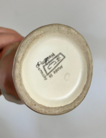 Keramieken meisje met paraplu en paddestoelen. Vintage Cortendorf beeldje - Hummel - Goebel stijl.