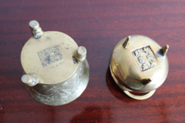 Set goudkleurige vintage potjes, messing? Twee kleine Oosterse potten.