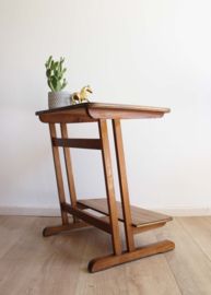 Houten vintage side table. Retro design bijzet/planten tafel