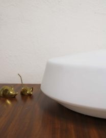 Grote witte vintage plafonnière RZB/DKN Leuchte. Glazen retro plafond lamp
