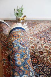 Handgeknoopt Oosters kleed met bloemen. Vintage Perzisch tapijt