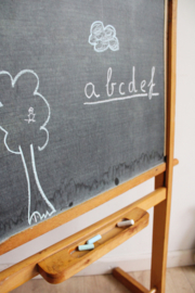 Vintage schoolbord met telraam. Houten retro krijt / tekenbord