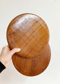 Set houten vintage borden. Japandi / Wabi Sabi stijl bordjes / snijplank