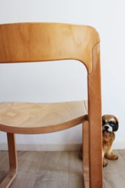 Set van 2 houten vintage design stoelen. Retro Brutalist stoel chair.