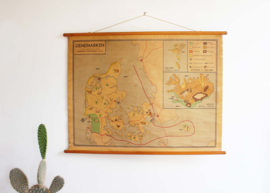 Vintage schoolplaat van Denemarken en Ijsland, verkleurd. Retro landkaart