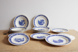 Grote set aardewerk borden, Boch La Louviere. Blauw/wit  vintage servies