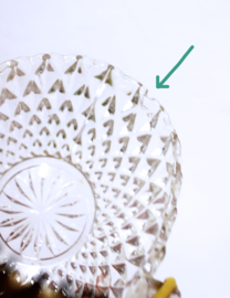 Glazen vintage bonbon schaaltje met hadvat. Retro bakje