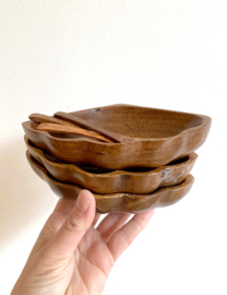 3 houten schaaltjes met lepels. Drie vintage bakjes / kommetjes