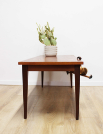 Houten vintage bijzettafel. Kleine retro salontafel