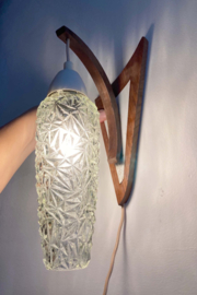 Vintage lampje met glazen kap. Oud retro nacht / wandlampje