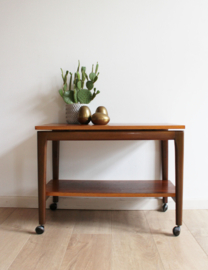 Vintage tafel met dubbel blad. Retro design sidetable / trolley