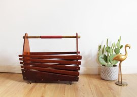 Houten vintage krantenbak. Retro lectuurbak / magazine holder