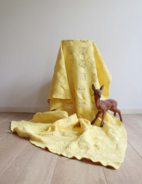 Gele vintage sprei, 117 x 200 cm. Gehaakte bohemien sier deken.