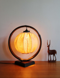 Vintage Manou tafellamp jaren 70. Retro rotan safari lamp