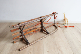 Houten vintage slee. Grote retro slede