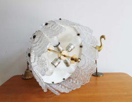 Zware messing hanglamp met frosted iced glas. Vintage plafondlamp