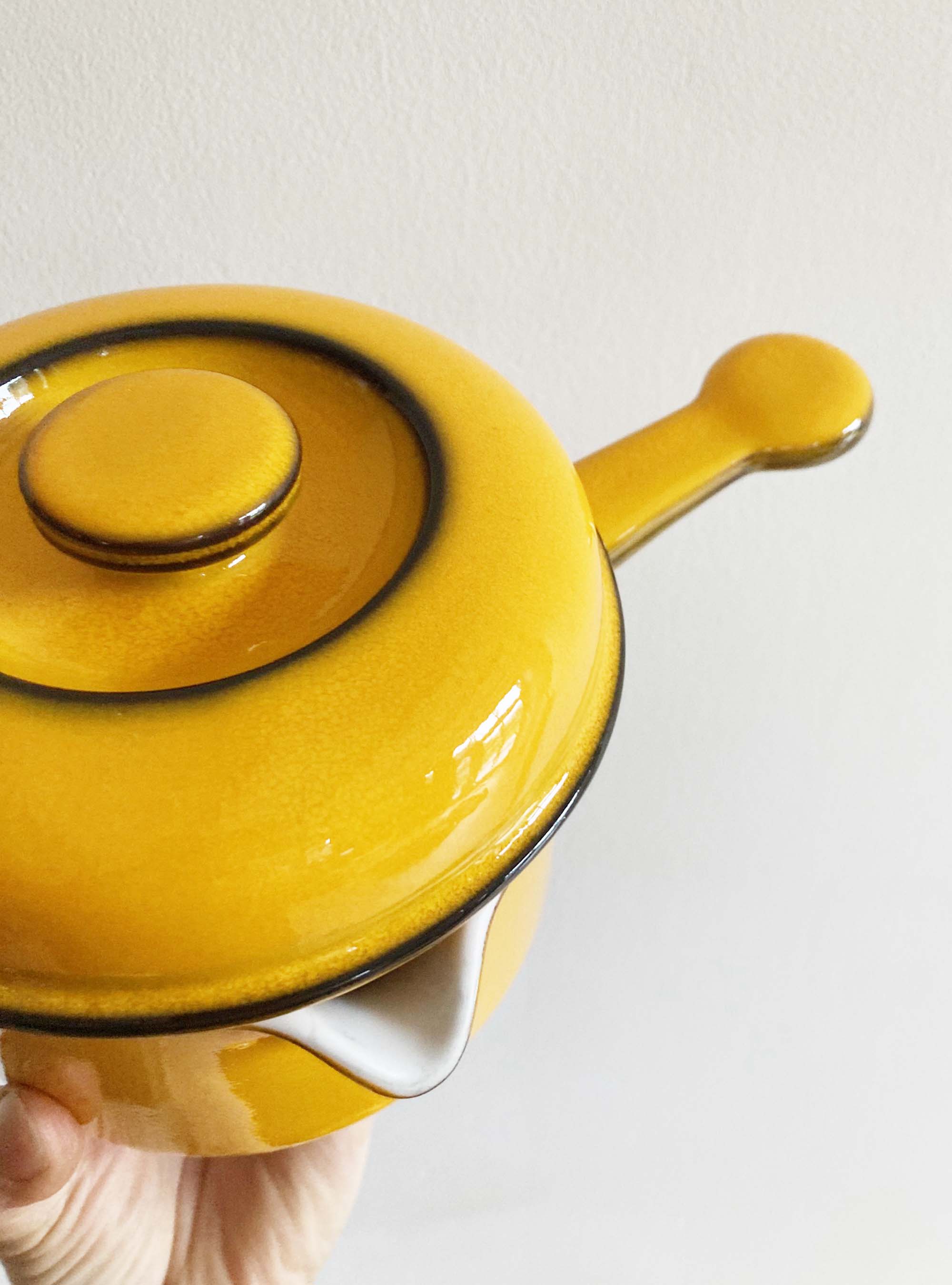 Oker geel vintage servies - Thomas Scandic. Retro schalen, karaf en schenkpan