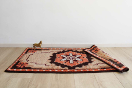 Handgemaakt boho vloerkleed, bruin zalmroze. Vintage Smyrna tapijt.