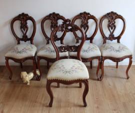 Set van 4 antieke Barok stoelen. Vintage Queen Ann stoeltjes, bloemen