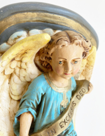 Antieke console met engel. Vintage schapje met beeld voor aan de wand