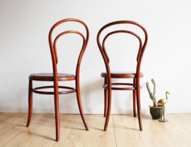 Set houten vintage bistro stoelen. Retro cafe stoeltjes,  Jacob & Josef Kohn- Thonet stijl