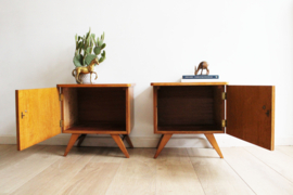 Set vintage nachtkastjes. Houten Mid Century retro kastjes